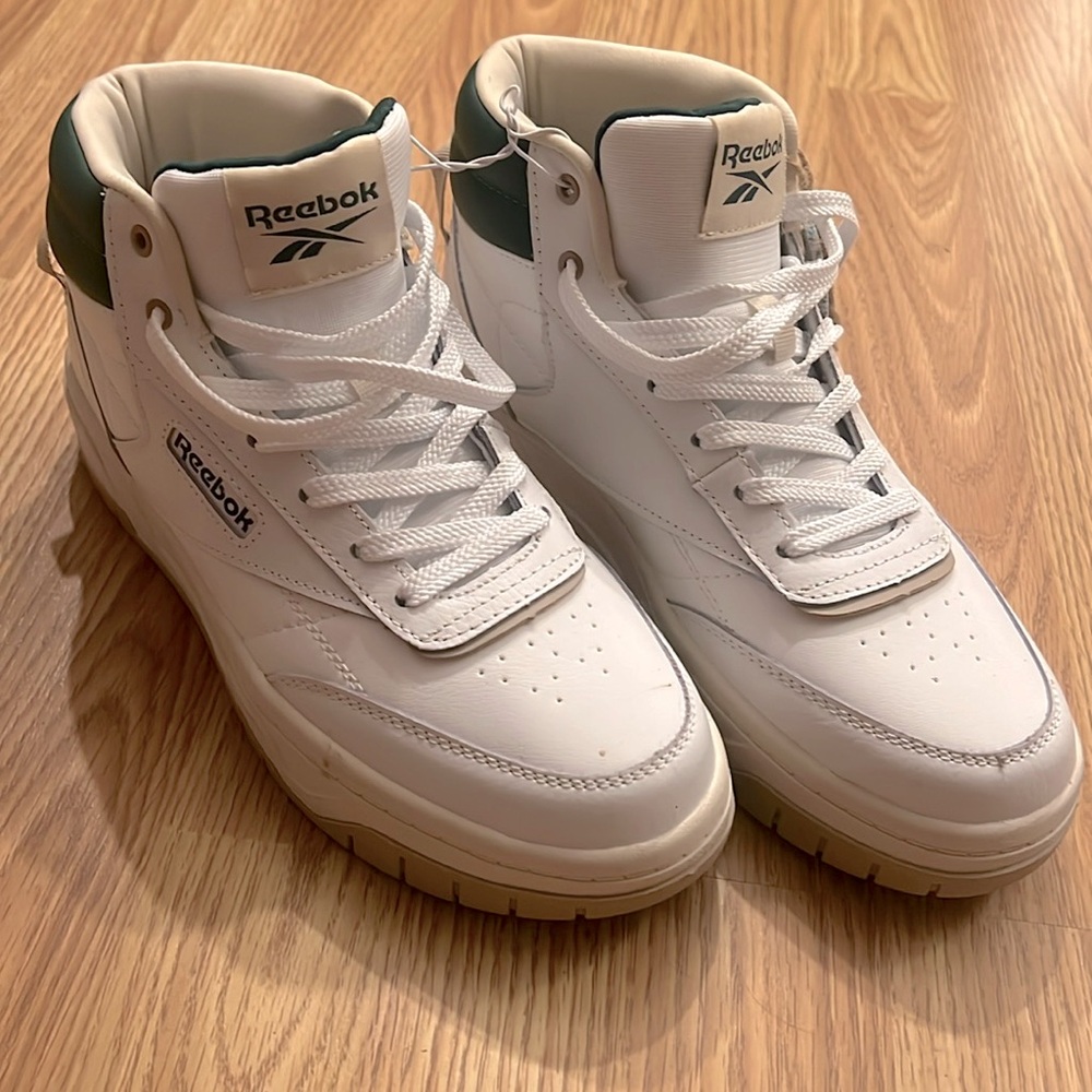 Reebok Hightops New with tag size 9